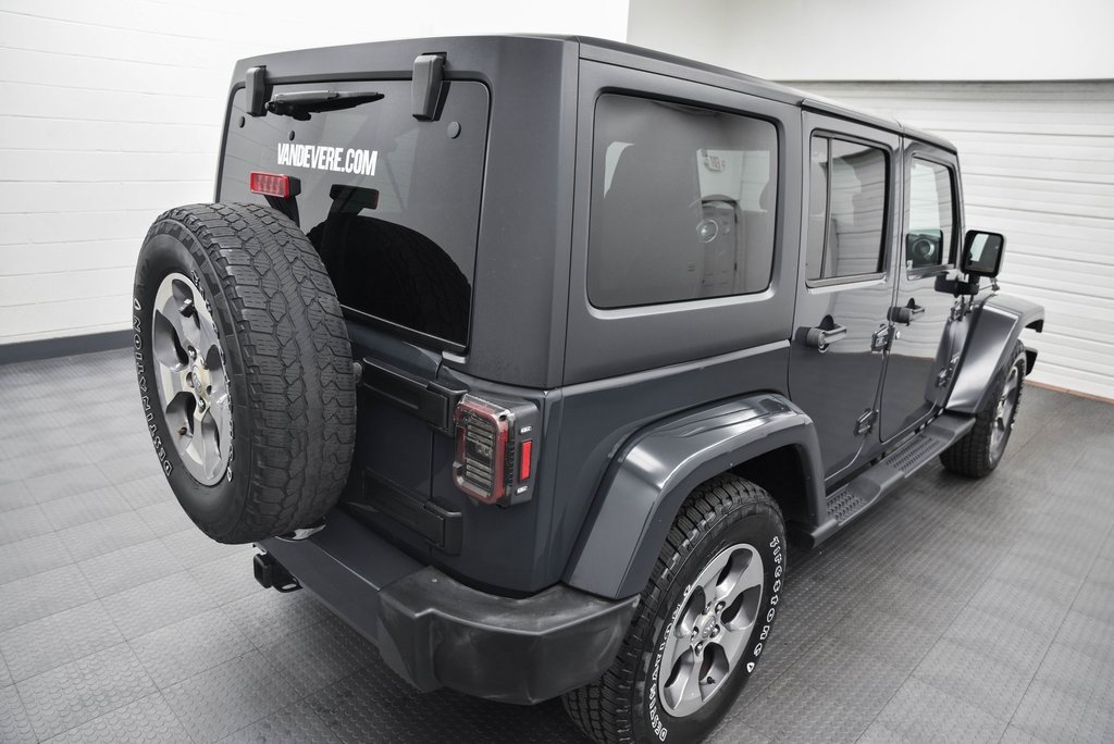 Used 2016 Jeep Wrangler Unlimited Sahara w/ Connectivity Group image 7