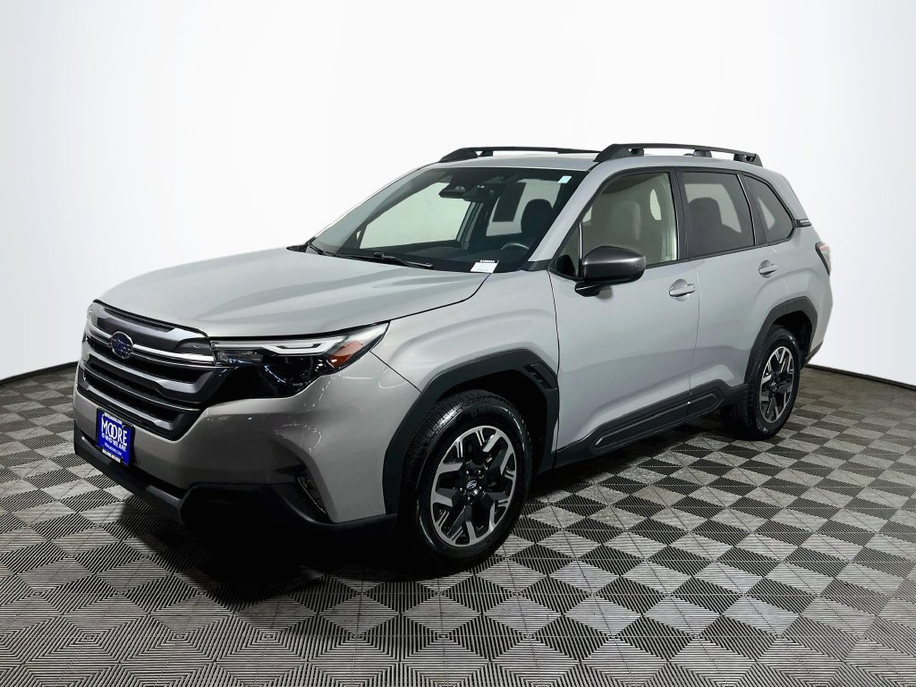Used 2025 Subaru Forester Premium AWD/4WD image 3