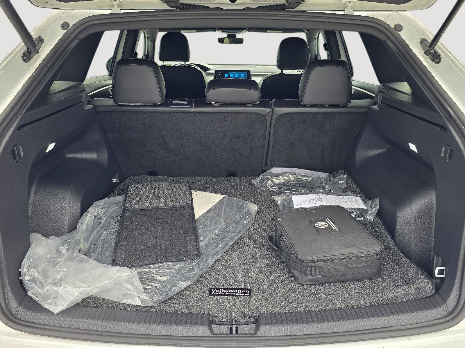 Certified 2025 Volkswagen Atlas Cross Sport SE AWD/4WD image 18