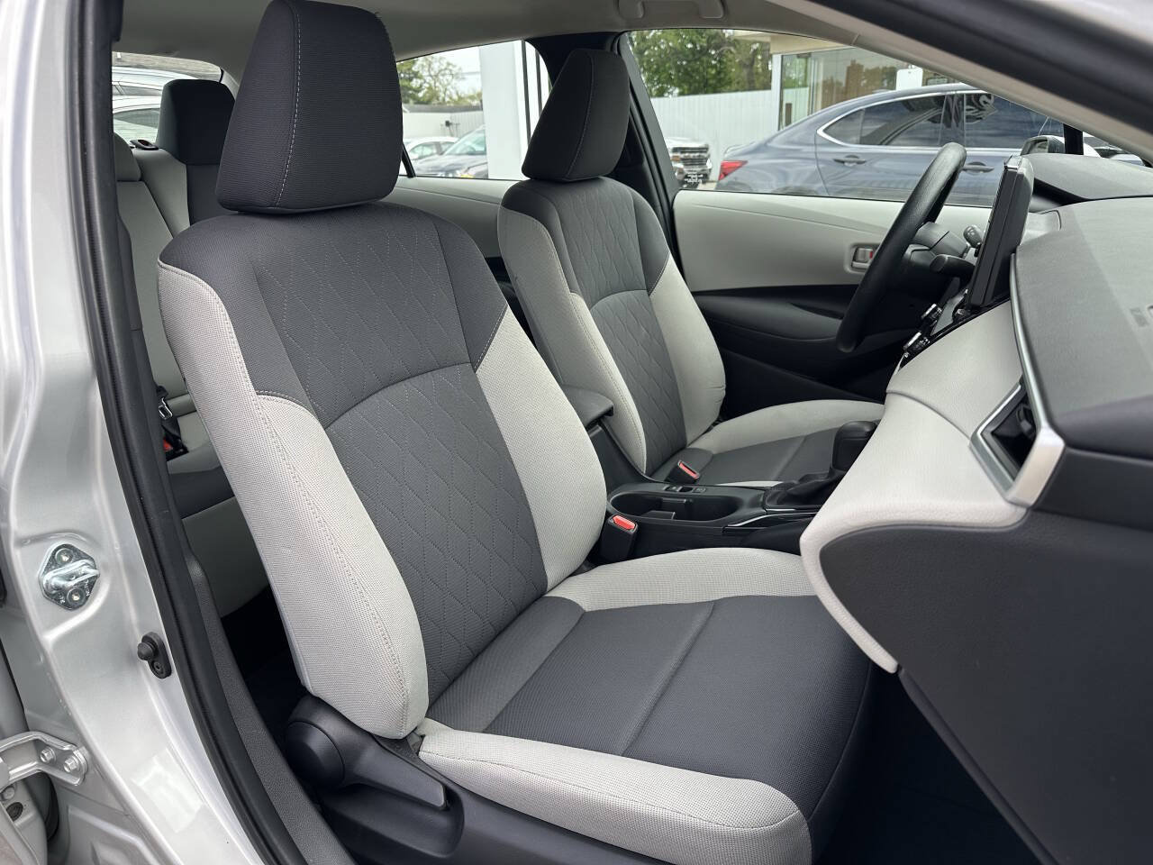Used 2023 Toyota Corolla LE w/ Carpet Mat Package (TMS) FWD image 34