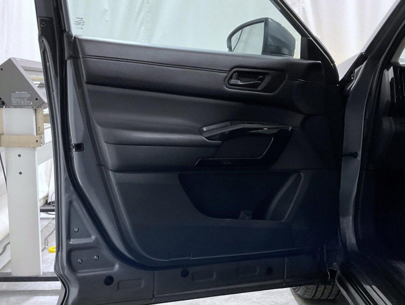 Used 2024 Nissan Pathfinder SV w/ Black Appearance Package AWD/4WD image 9