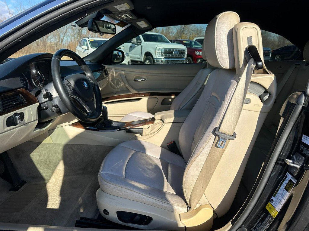 Used 2012 BMW 328i Convertible image 11