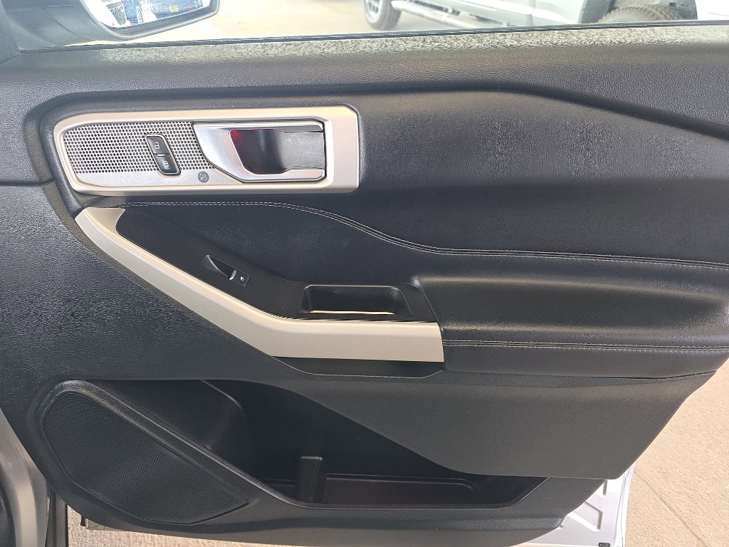 Used 2021 Ford Explorer Limited w/ Equipment Group 301A image 17