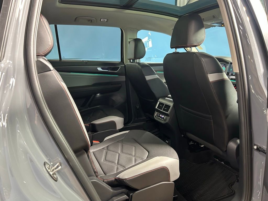Used 2024 Volkswagen Atlas Peak Edition SE image 43