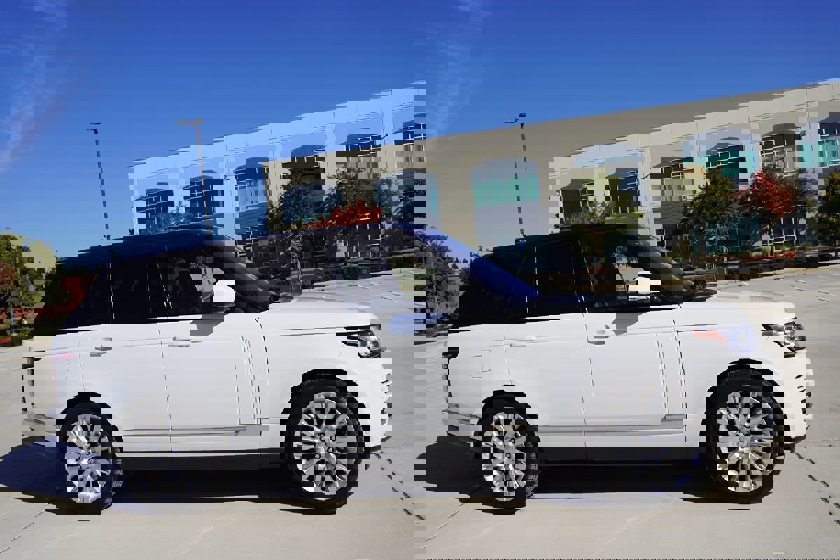 Used 2016 Land Rover Range Rover Supercharged image 7