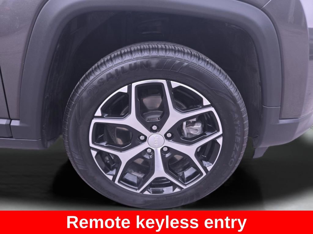Certified 2024 Jeep Compass Latitude image 9