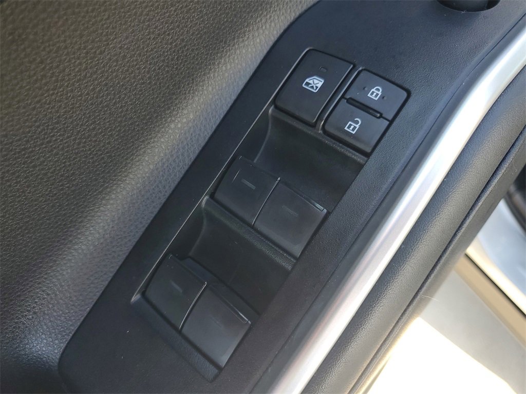 Used 2023 Toyota Highlander LE image 20