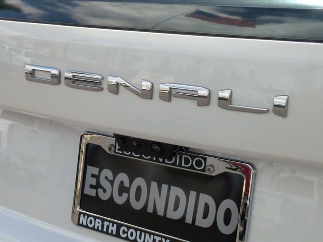 Certified 2025 GMC Yukon Denali Ultimate w/ LPO, Floor Liner Package AWD/4WD image 32