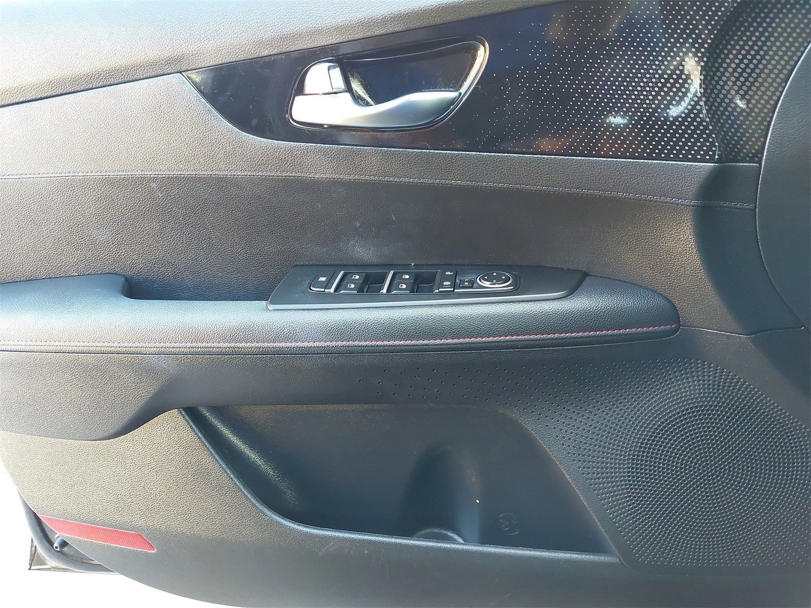 Certified 2022 Kia Forte GT image 30