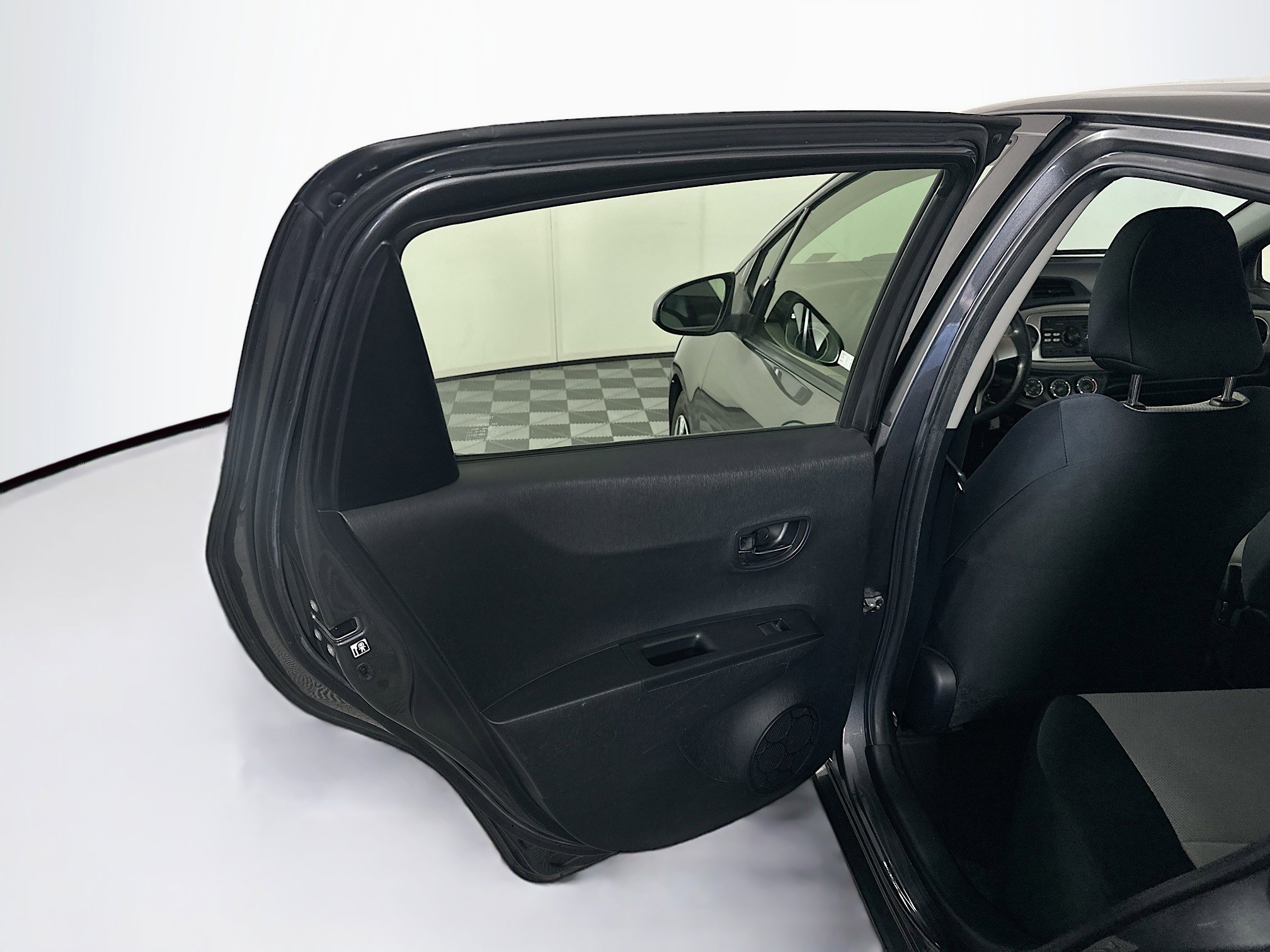 Used 2013 Toyota Yaris LE image 23