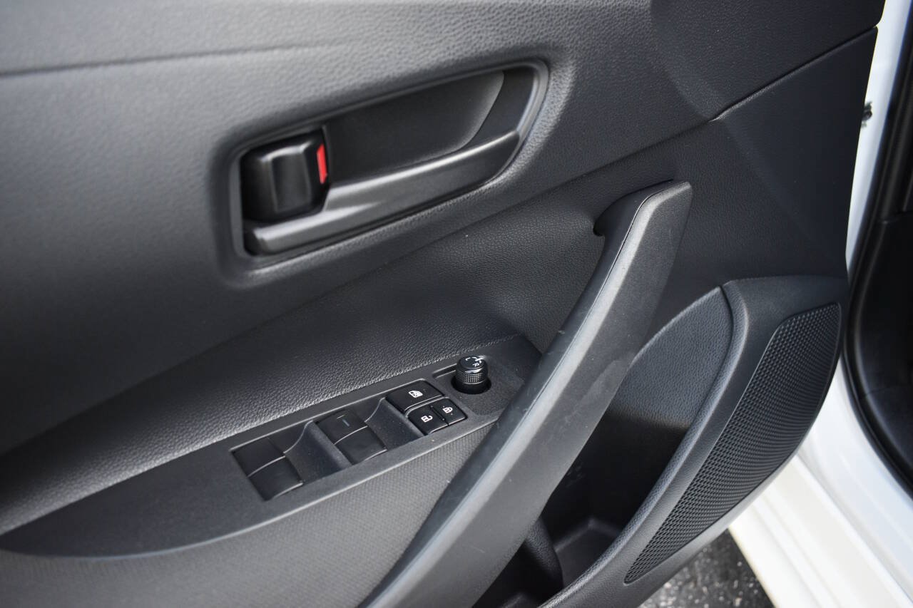 Used 2025 Toyota Corolla LE FWD image 17