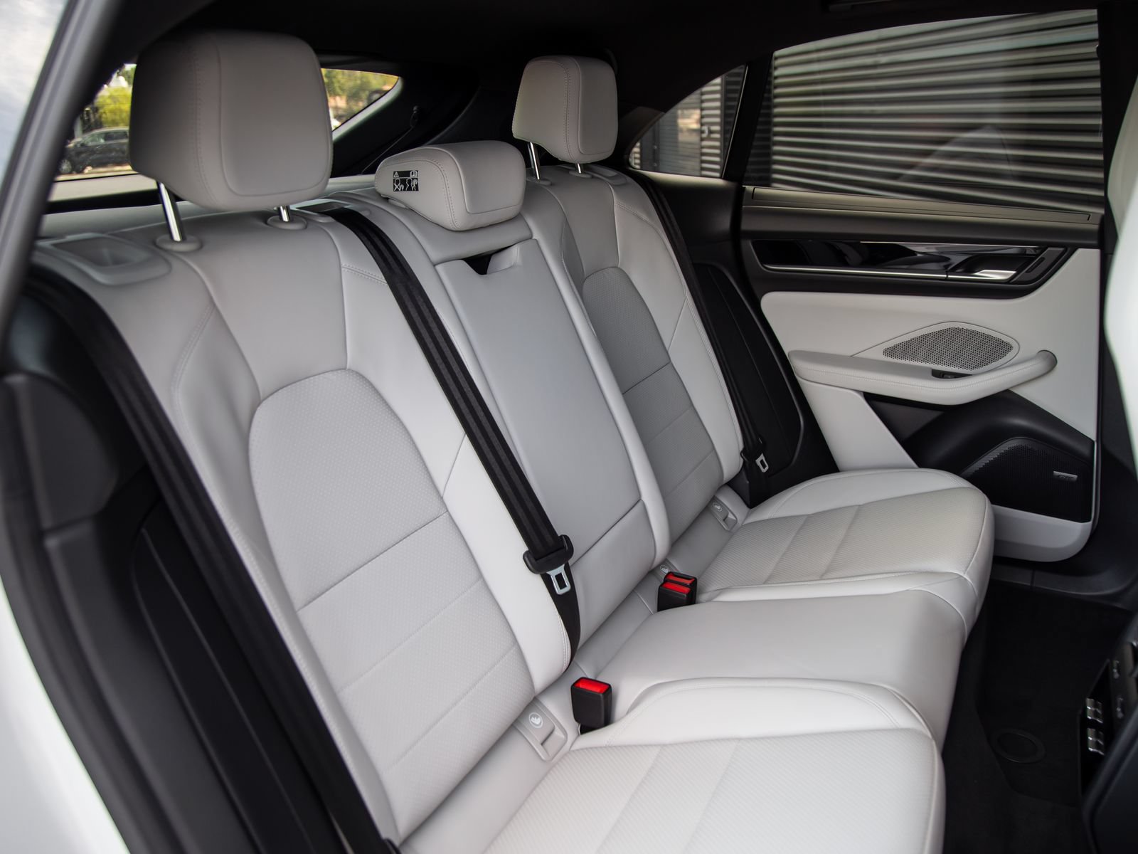 New 2026 Porsche Macan 4 Electric AWD/4WD image 24