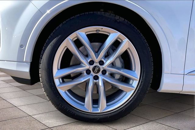 Certified 2025 Audi Q7 3.0T Premium Plus image 9