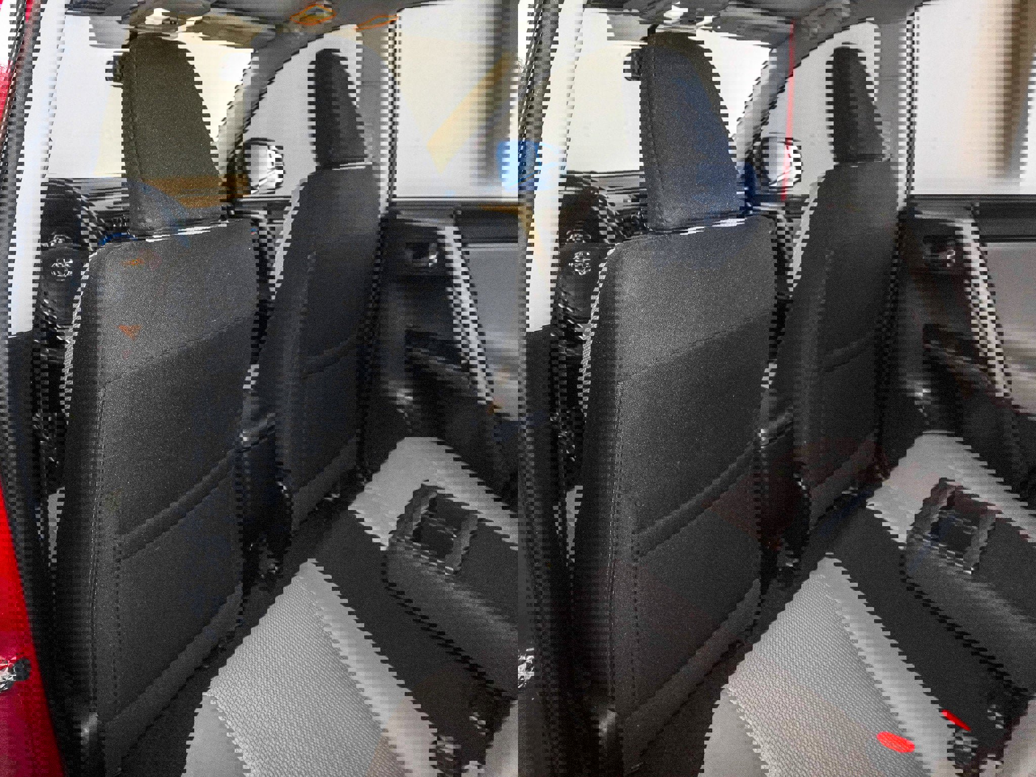 Used 2016 Toyota RAV4 XLE image 36