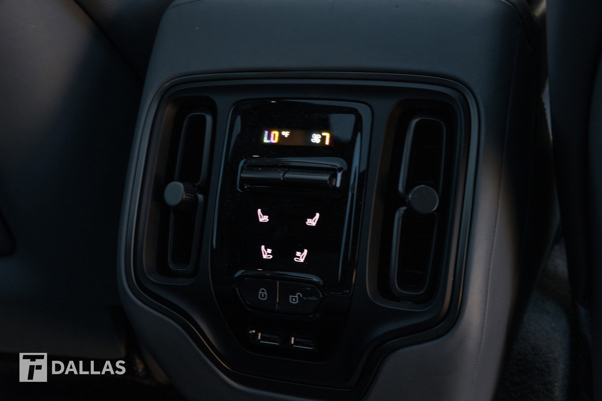 Used 2021 Aston Martin DBX image 34