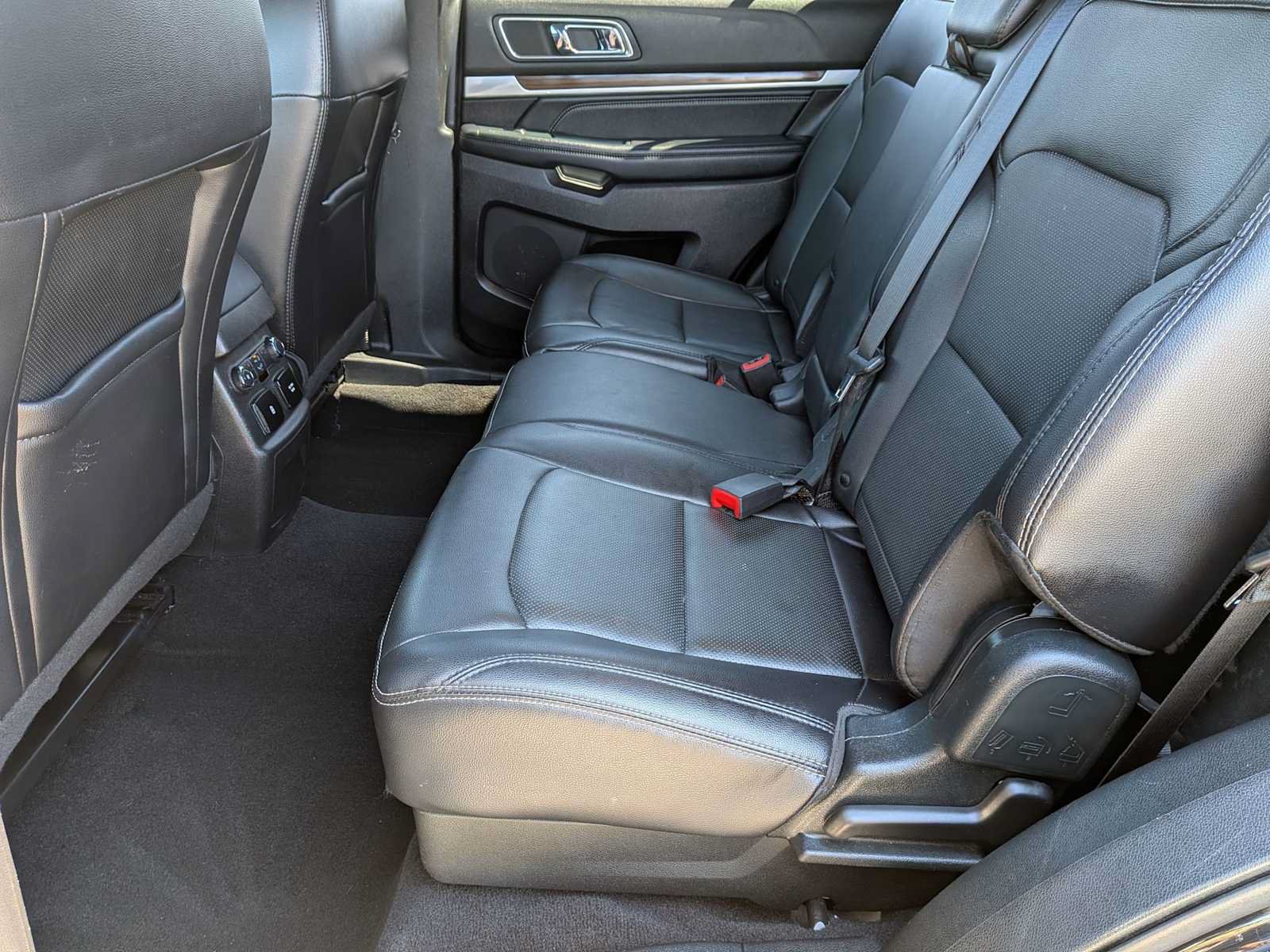 Used 2019 Ford Explorer Limited w/ Class III Trailer Tow Package AWD/4WD image 17
