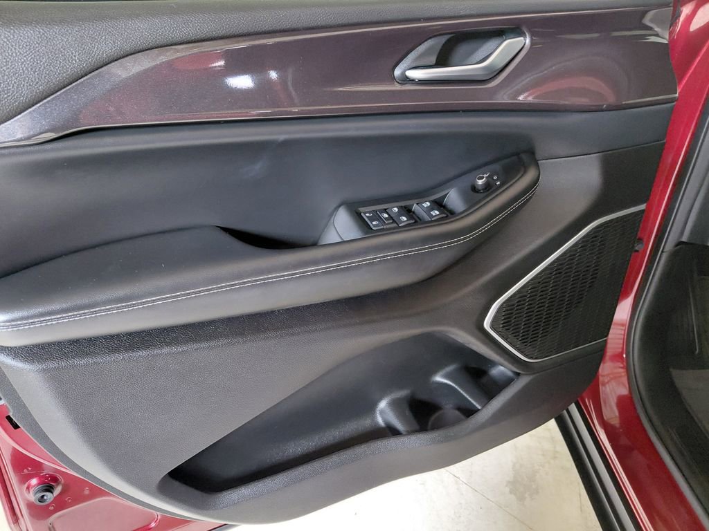 Used 2022 Jeep Grand Cherokee Altitude image 11