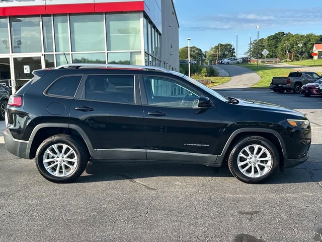 Used 2021 Jeep Cherokee Latitude FWD image 2