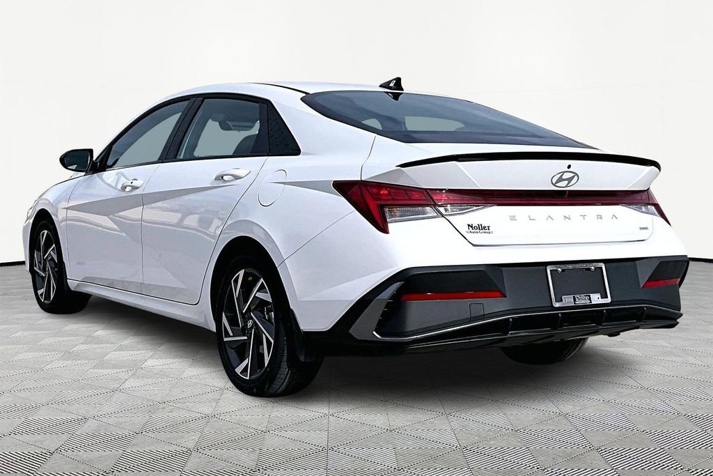 Certified 2025 Hyundai Elantra SEL image 13