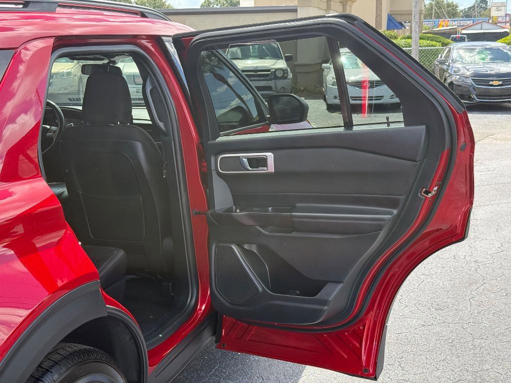 Used 2020 Ford Explorer XLT image 18