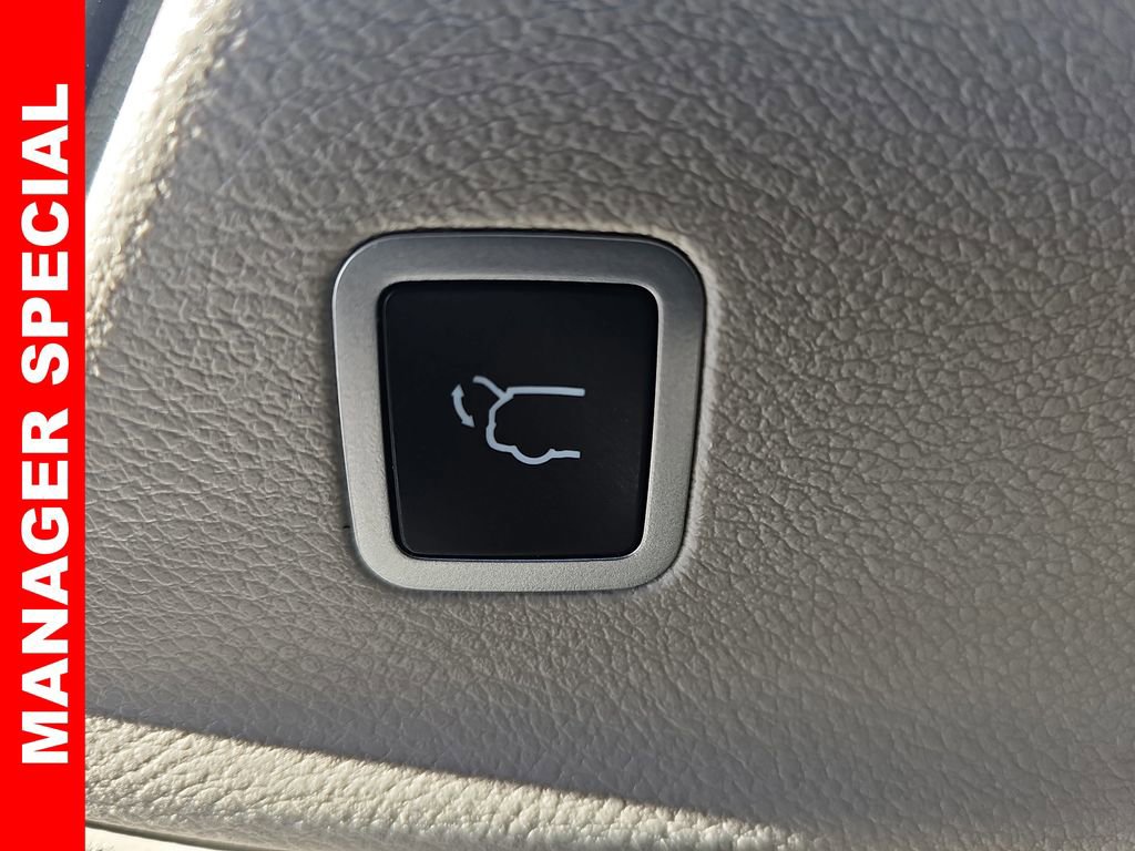 Used 2024 Chrysler Pacifica Touring-L image 14