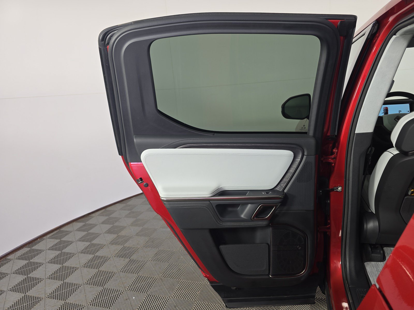 Used 2024 Rivian R1T Adventure AWD/4WD image 17