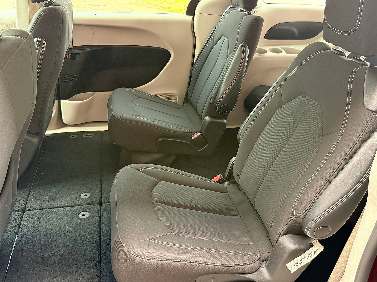 Used 2023 Chrysler Voyager LX FWD image 35