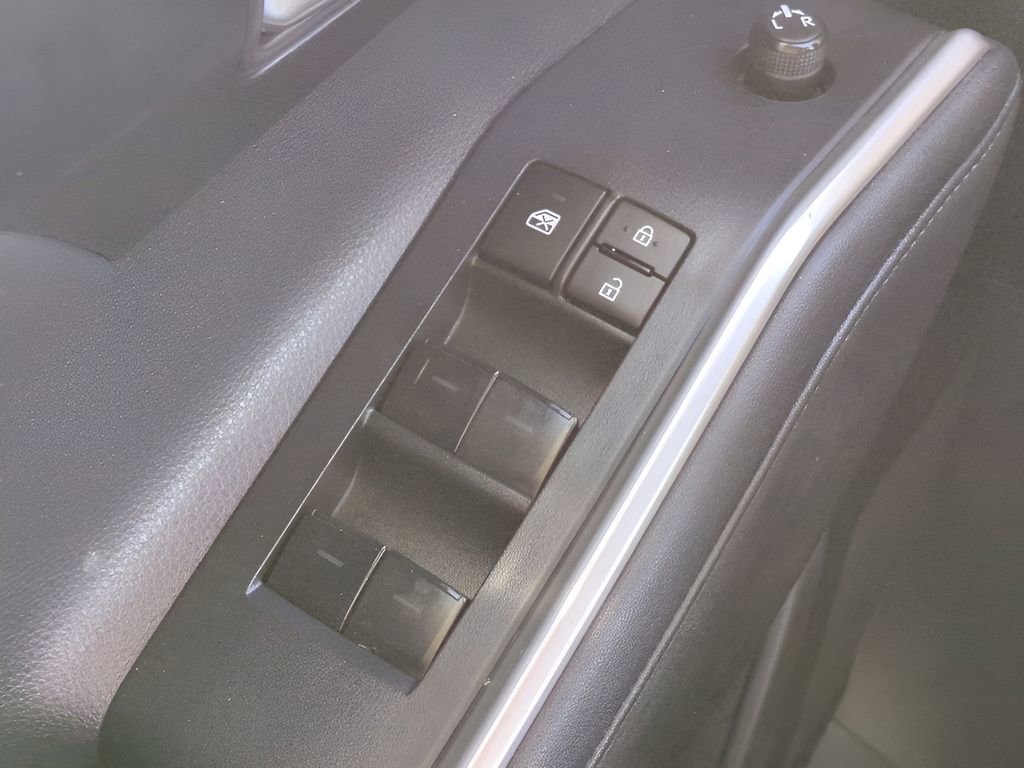 Certified 2024 Toyota Highlander XLE image 25