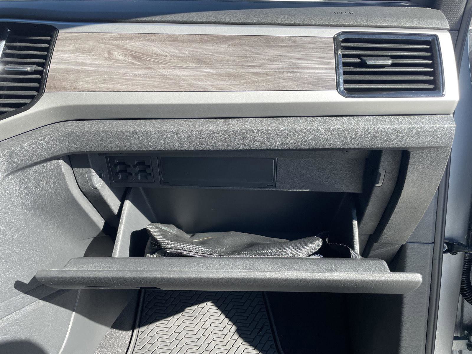 Used 2023 Volkswagen Atlas Cross Sport SE AWD/4WD image 34