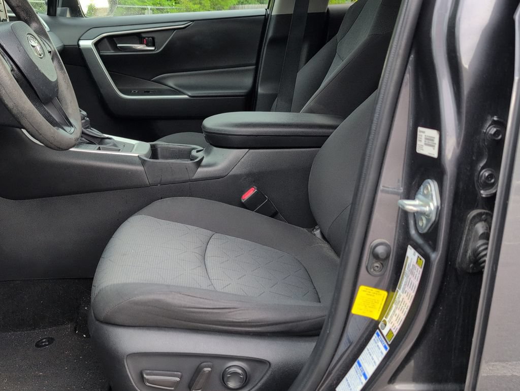 Used 2020 Toyota RAV4 XLE AWD/4WD image 11