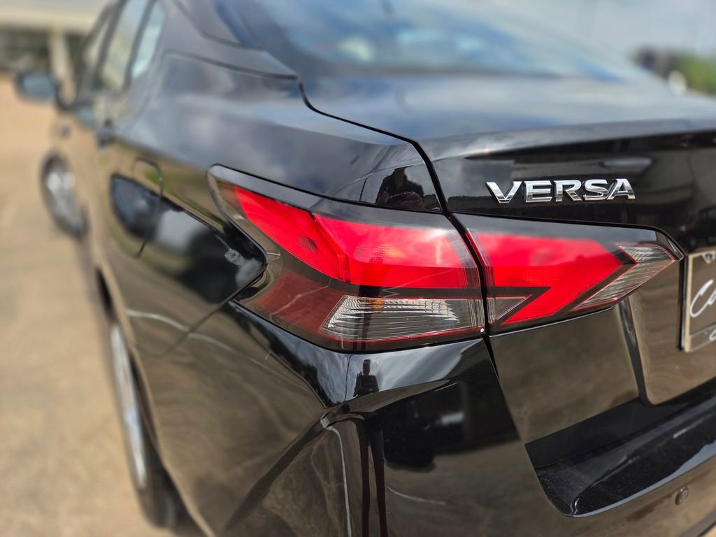 Used 2025 Nissan Versa S FWD image 33