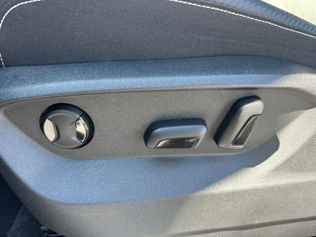 Used 2025 Volkswagen Atlas Cross Sport SE image 16