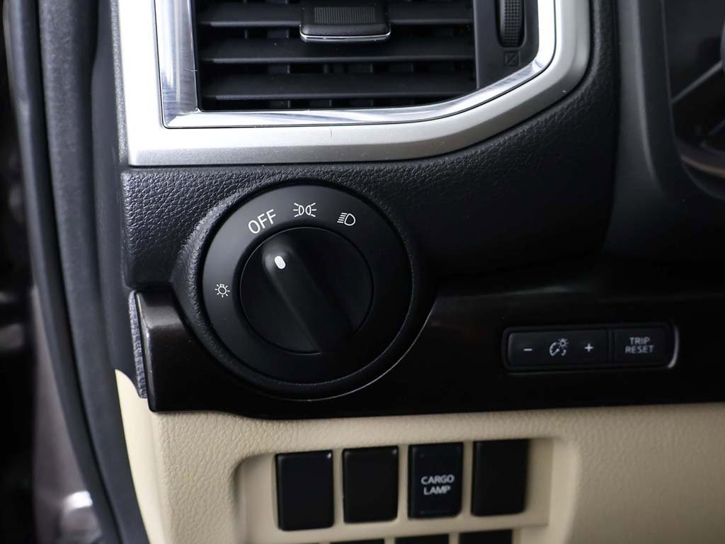 Used 2017 Nissan Titan SV image 33