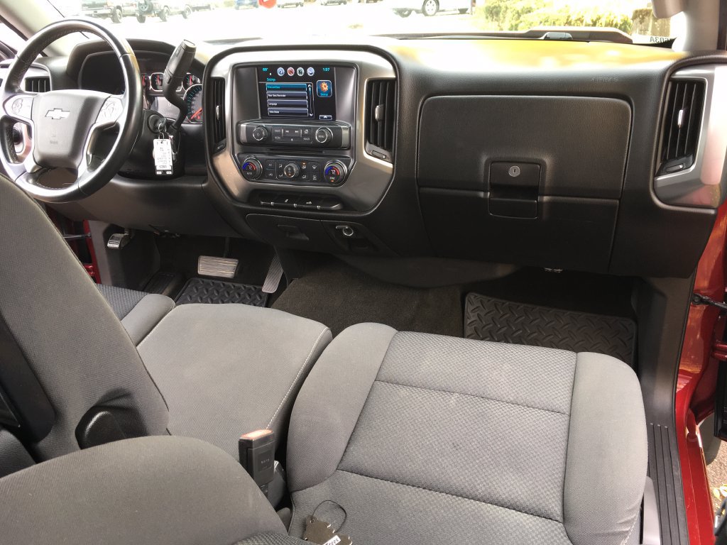 Used 2018 Chevrolet Silverado 1500 LT w/ All Star Edition AWD/4WD image 32