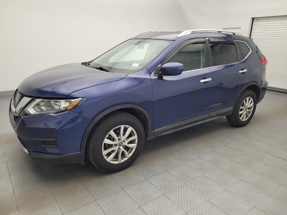 Used 2017 Nissan Rogue SV image 2