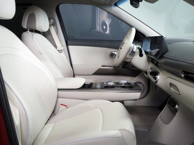 Used 2024 Genesis GV60 Advanced image 13