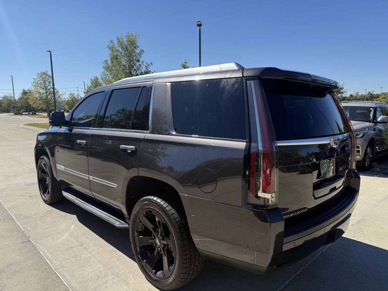 Used 2018 Cadillac Escalade Luxury RWD image 6