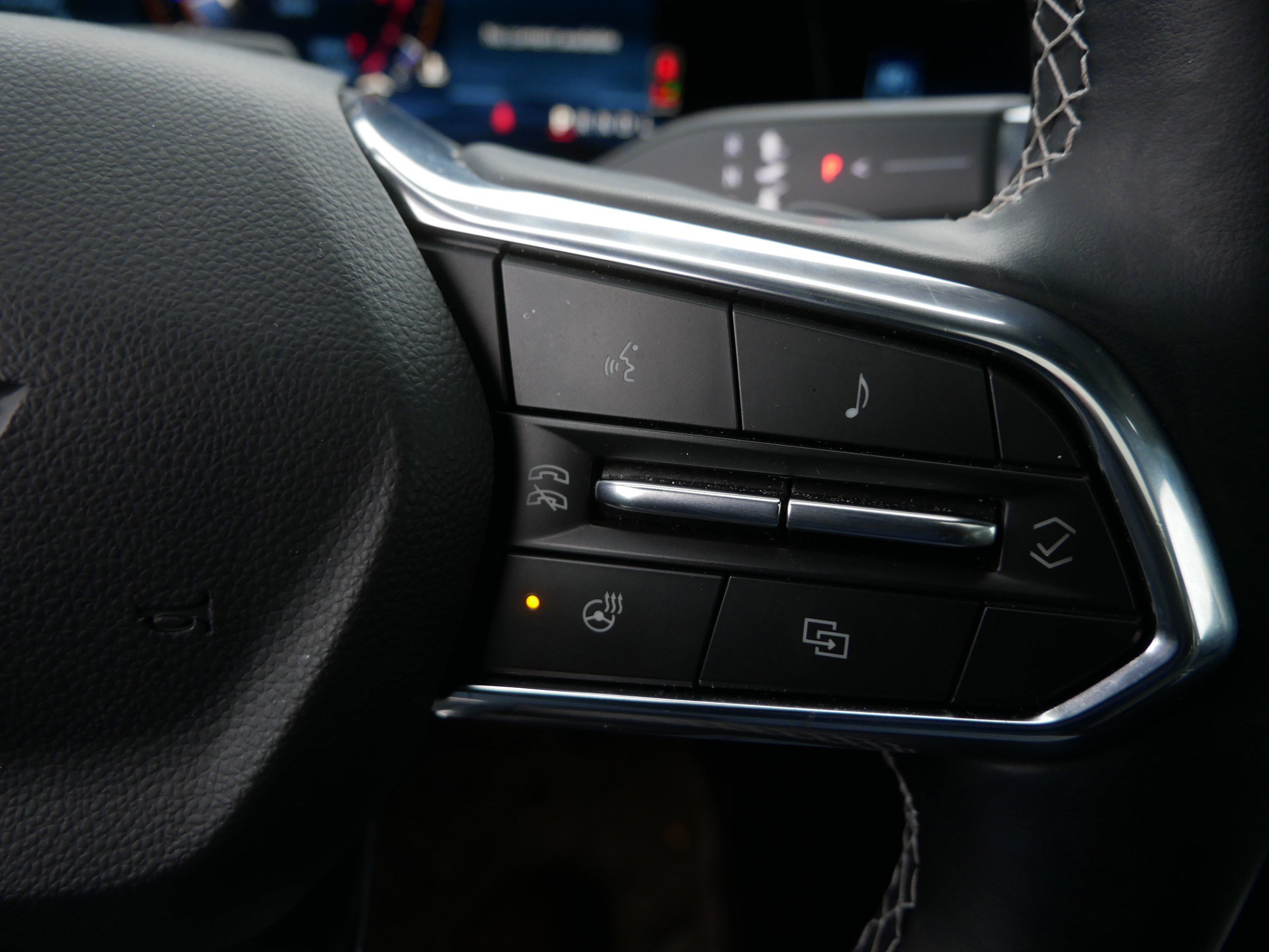 Used 2025 Chevrolet Traverse High Country image 26