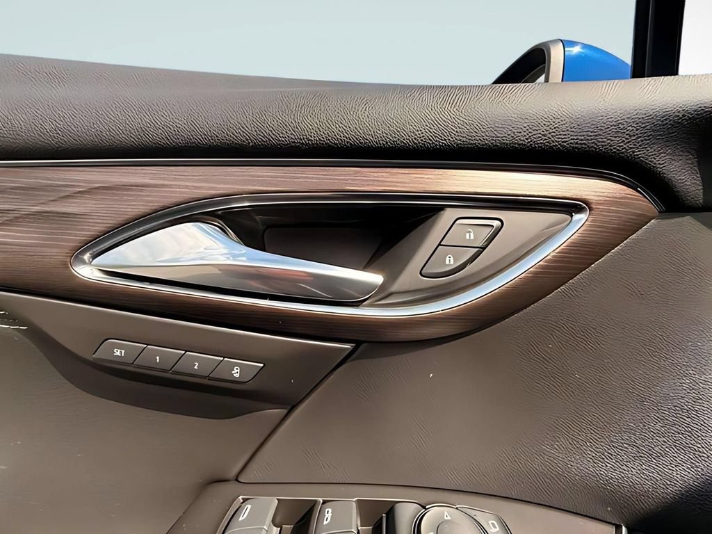 Used 2023 Buick Envision Avenir AWD/4WD image 10