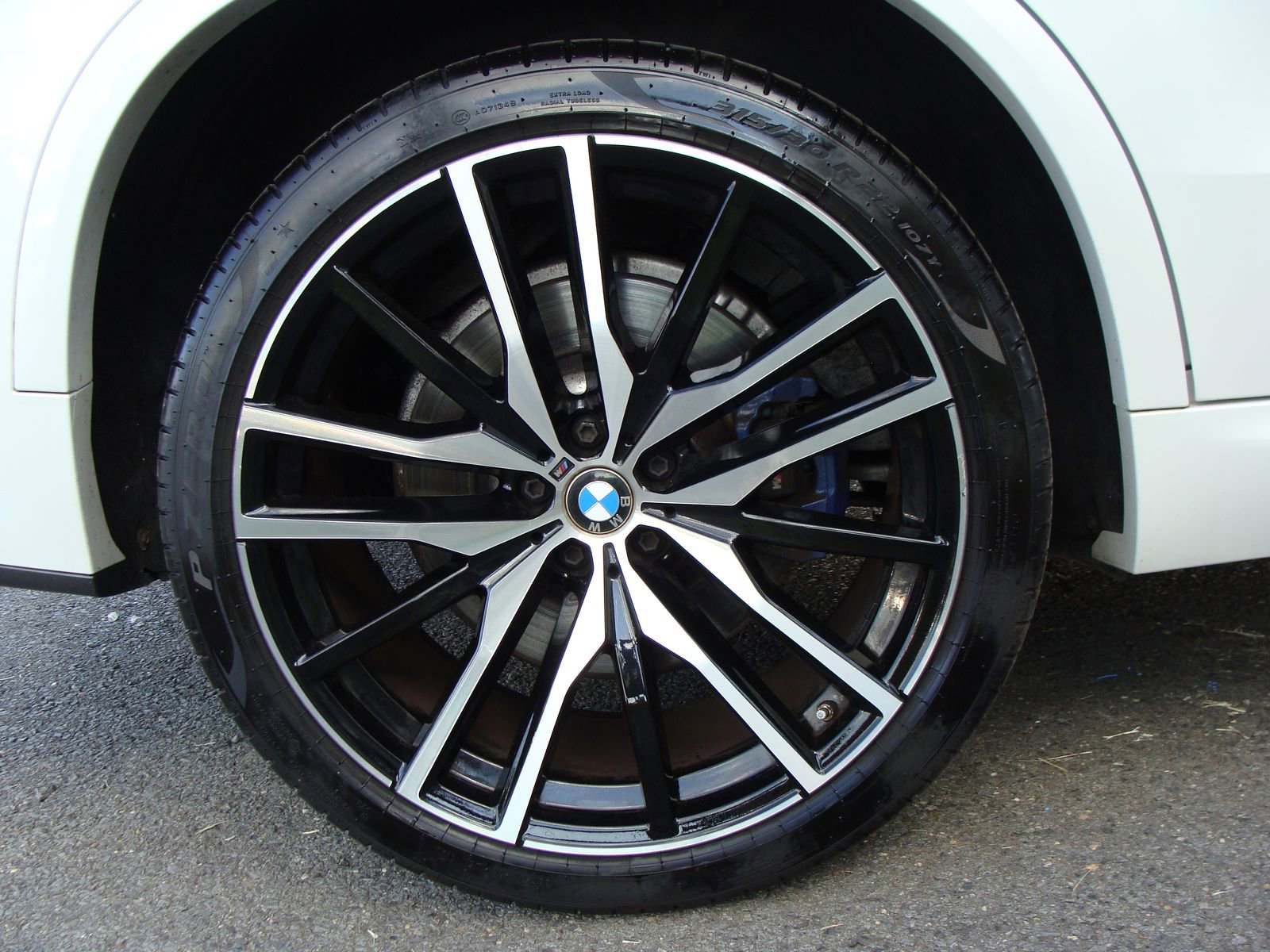 Used 2021 BMW X5 M50i w/ Executive Package image 40