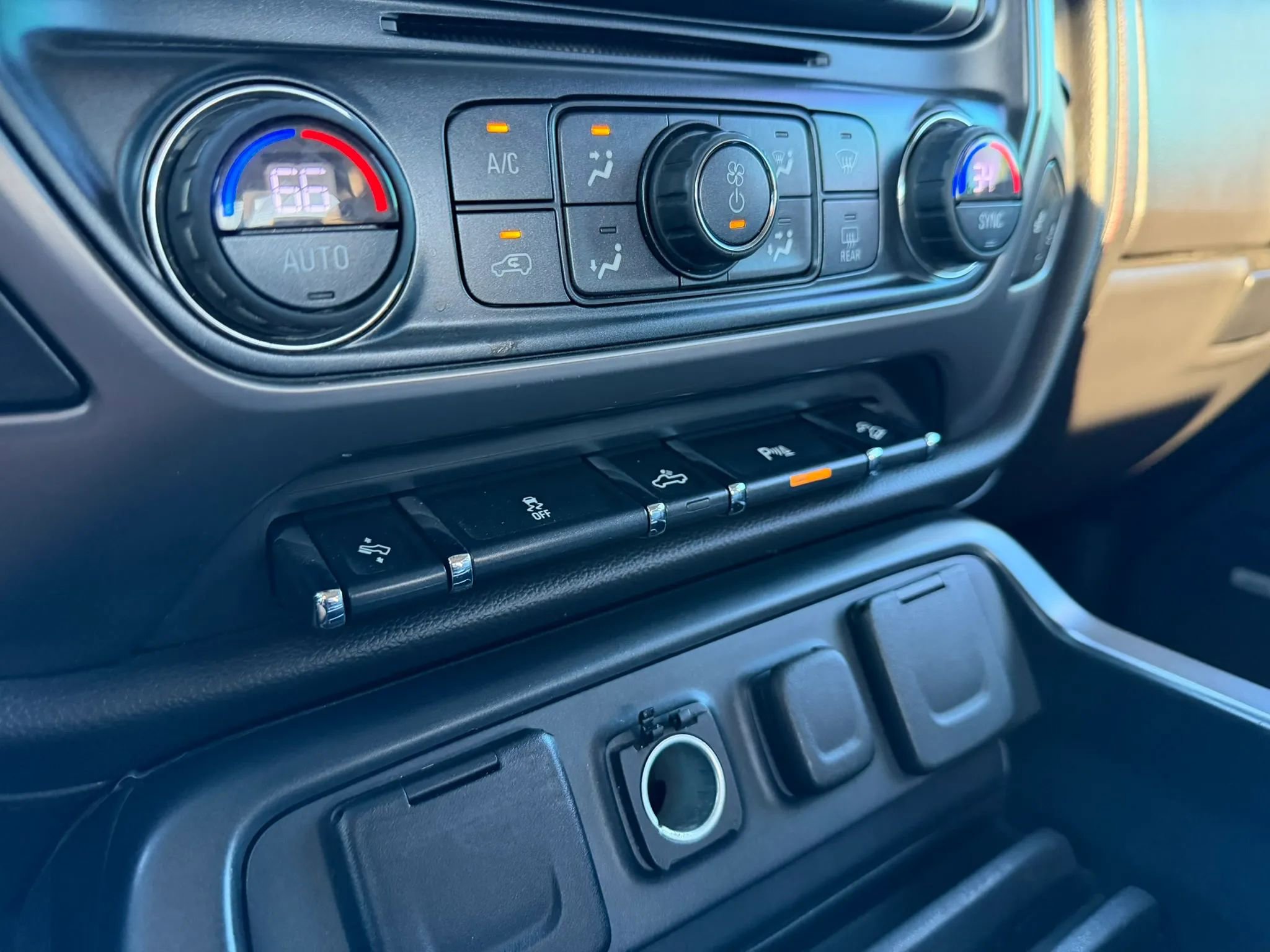 Used 2017 GMC Sierra 2500 SLT w/ All Terrain HD Package image 14