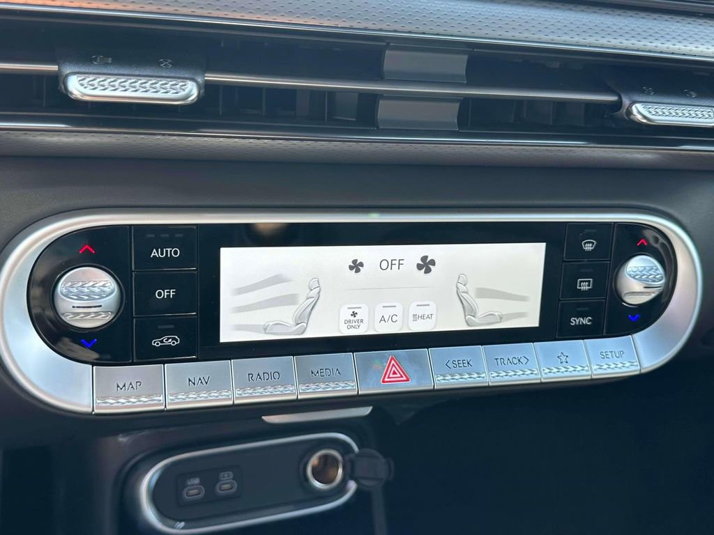 New 2024 Genesis GV60 Advanced image 28