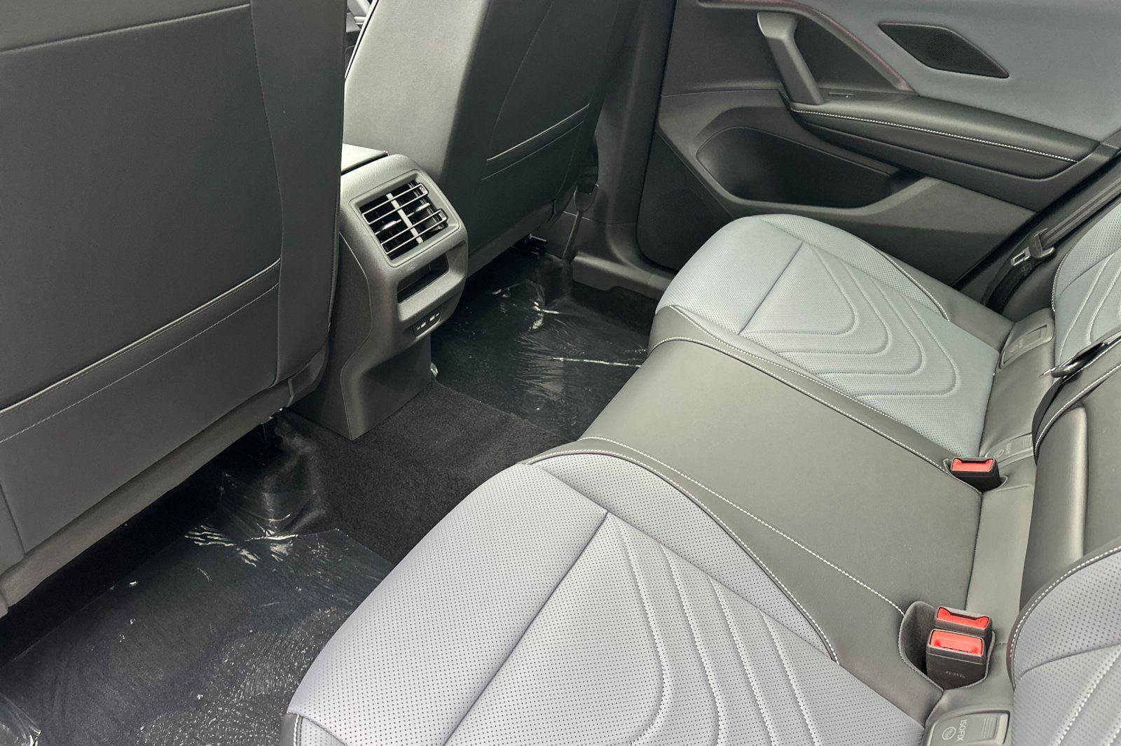 New 2026 Volkswagen Tiguan SE image 11