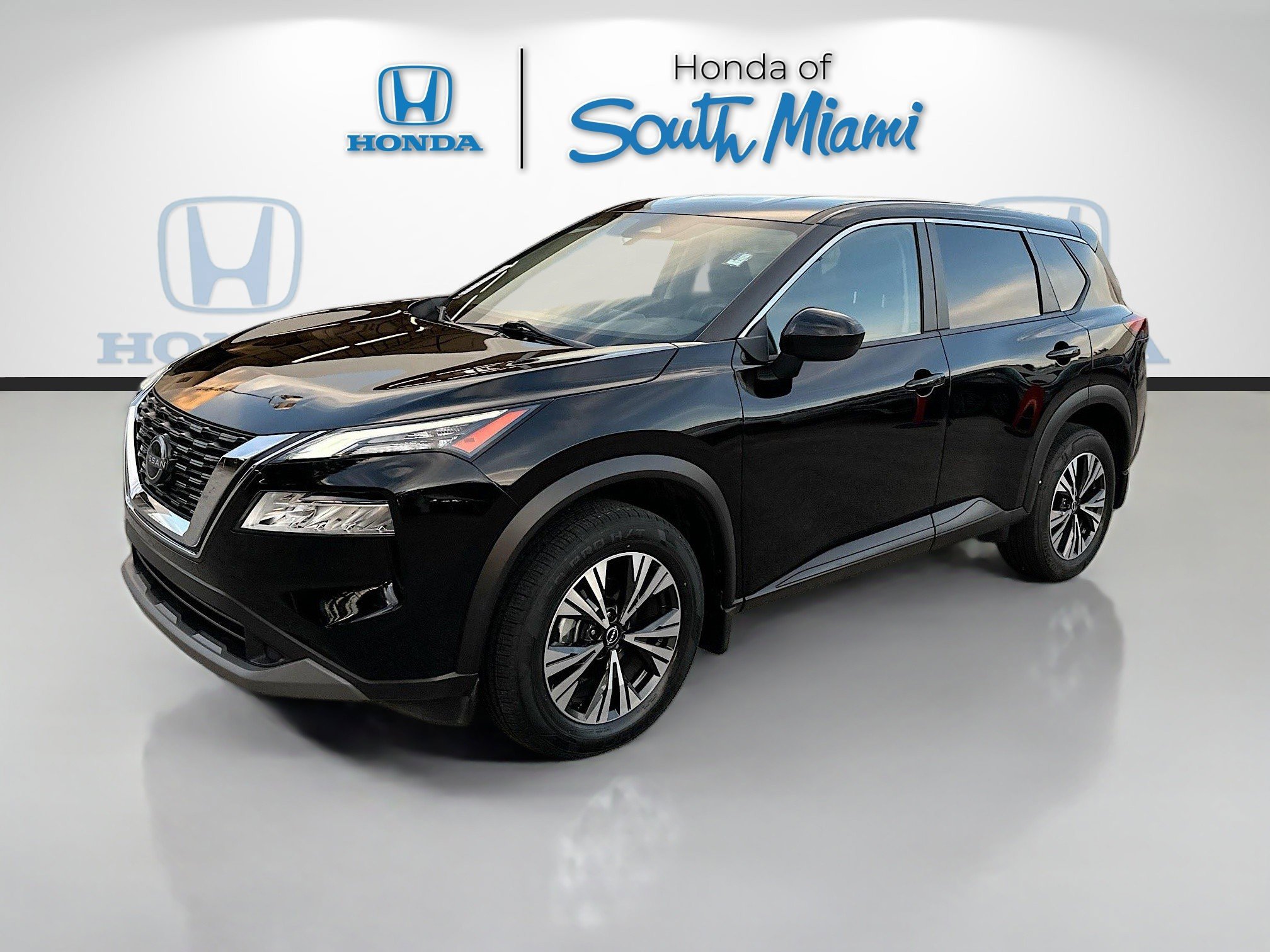 Used 2023 Nissan Rogue SV image 3