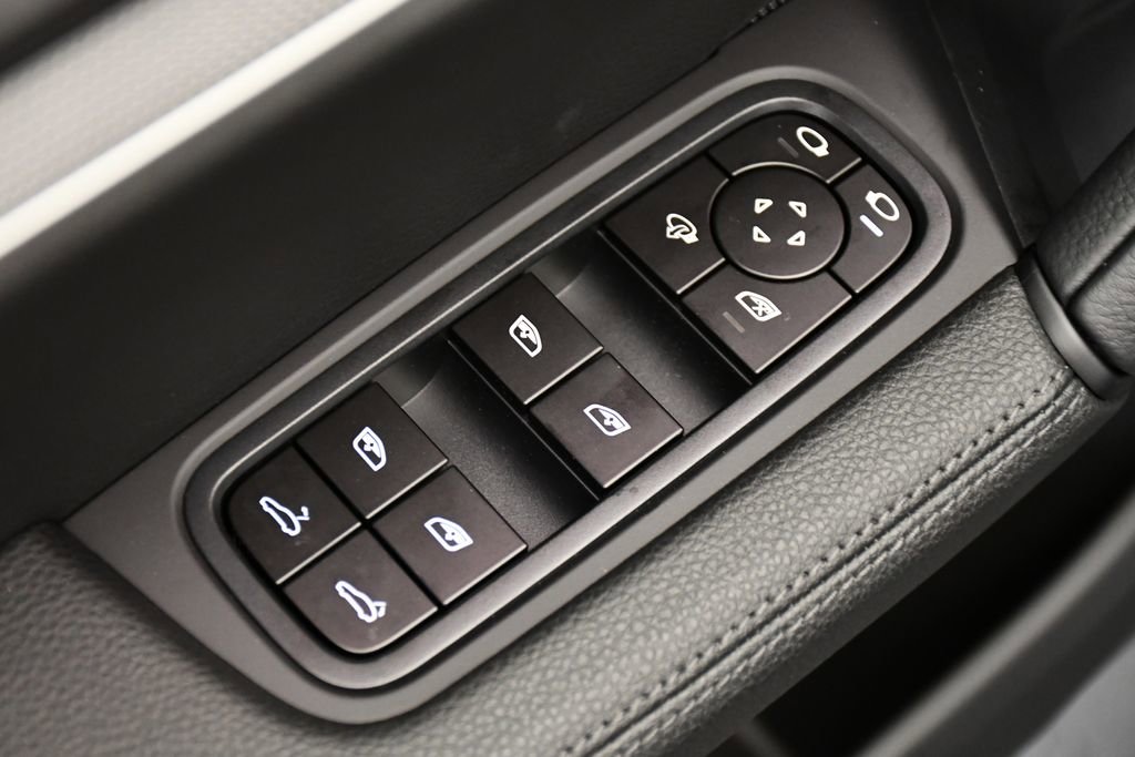 Certified 2025 Porsche Cayenne image 37