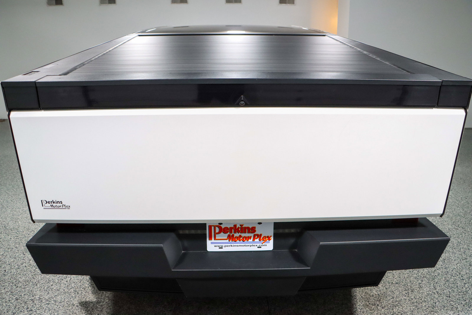 Used 2024 Tesla Cybertruck AWD Crew Cab image 8