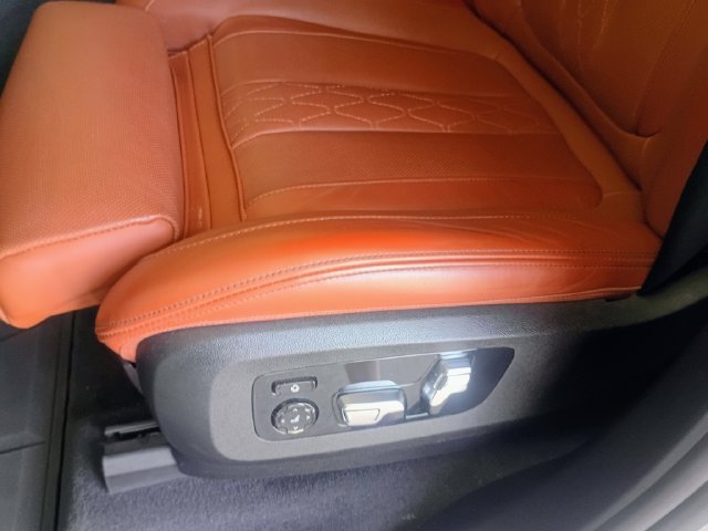 Used 2024 BMW X7 xDrive40i w/ Executive Package AWD/4WD image 27