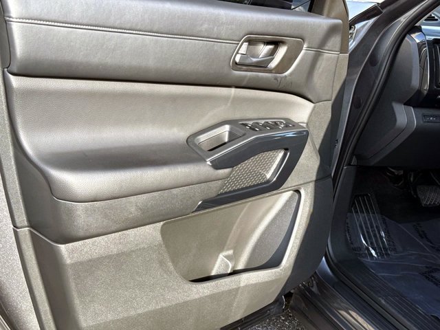 Used 2024 Nissan Pathfinder SV w/ Black Appearance Package FWD image 17
