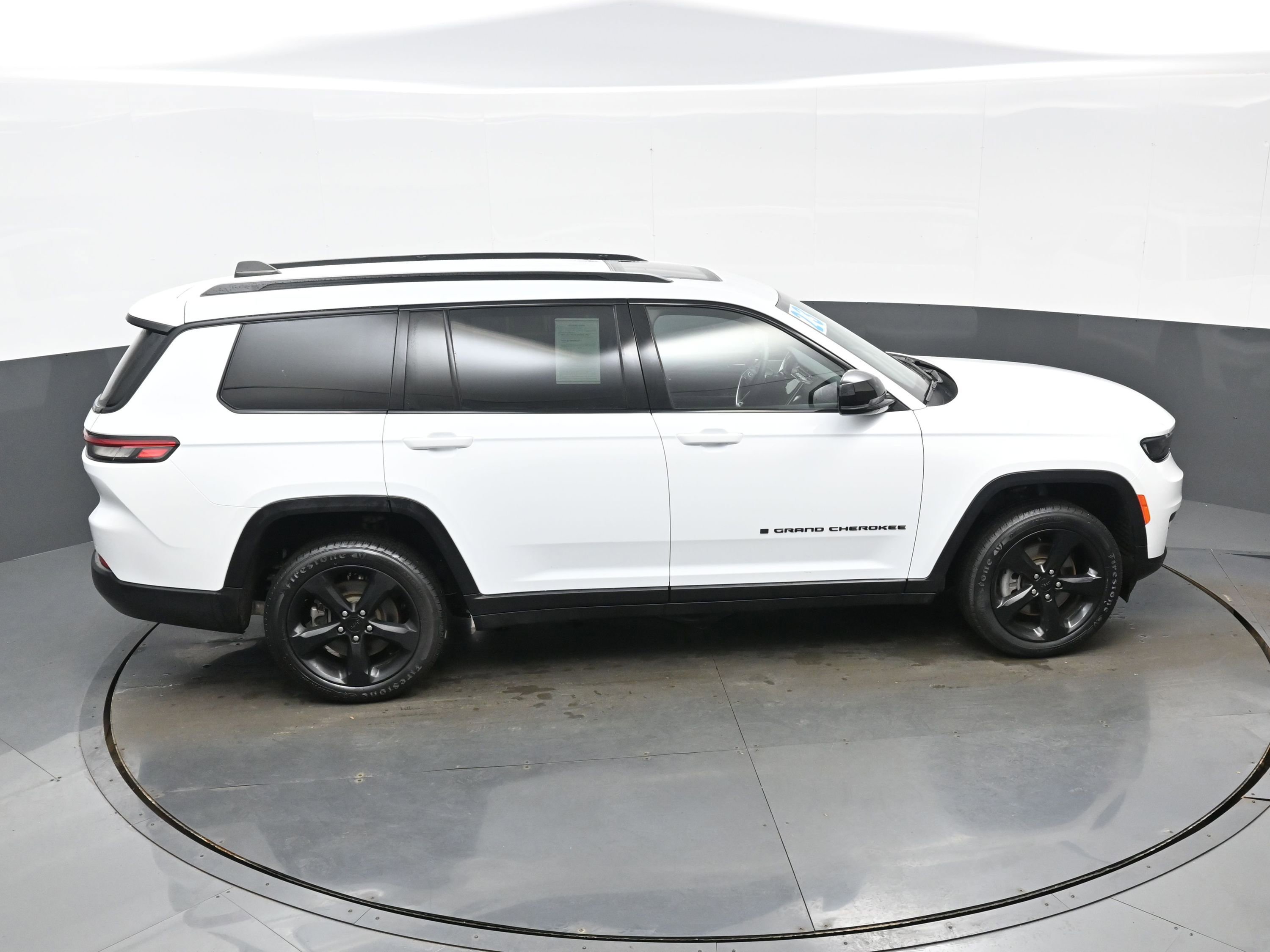 Used 2023 Jeep Grand Cherokee L Laredo image 38
