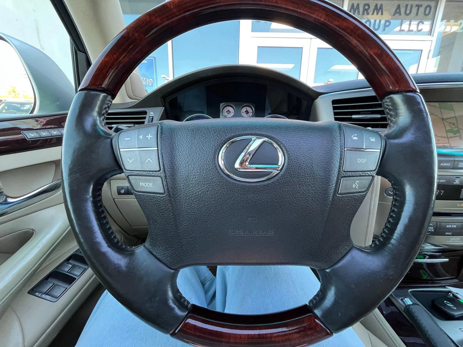 Used 2011 Lexus LX 570 4WD w/ Luxury Pkg image 14